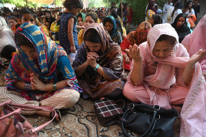 Pakistan parliament passes bill to curb child marriages